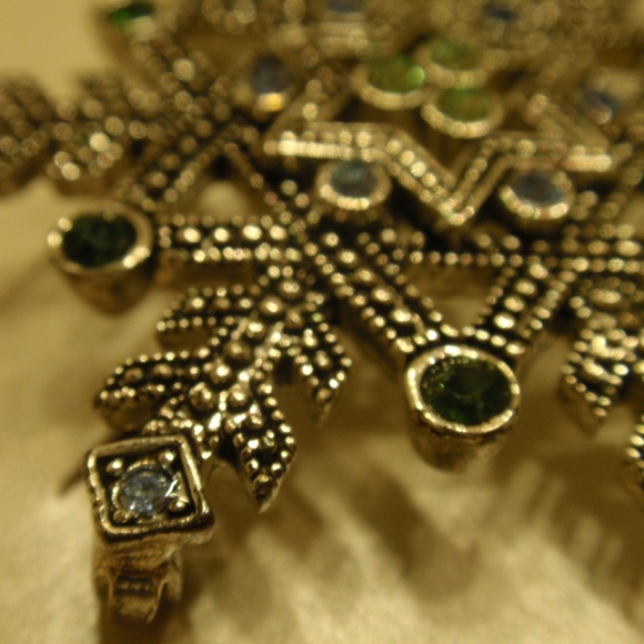 Trifari Snowflake Brooch with blue & green stones - Picture 6 of 7